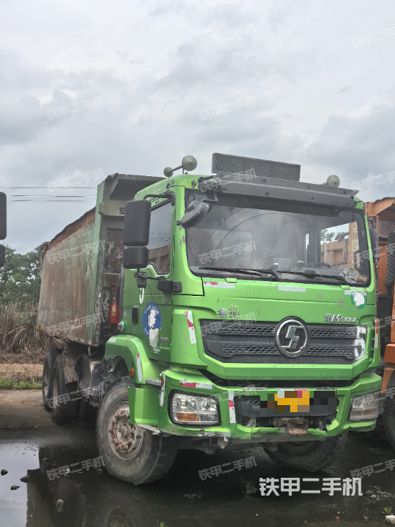 陕汽重卡8×2工程自卸车