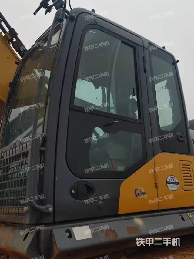 驾驶室顶部（整机外观）