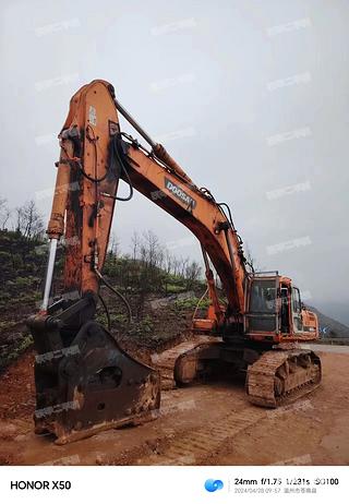 临沂斗山DH500LC-7挖掘机实拍图片