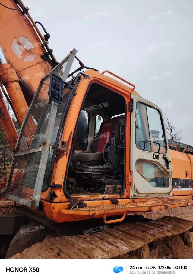 驾驶室整体（整机外观）