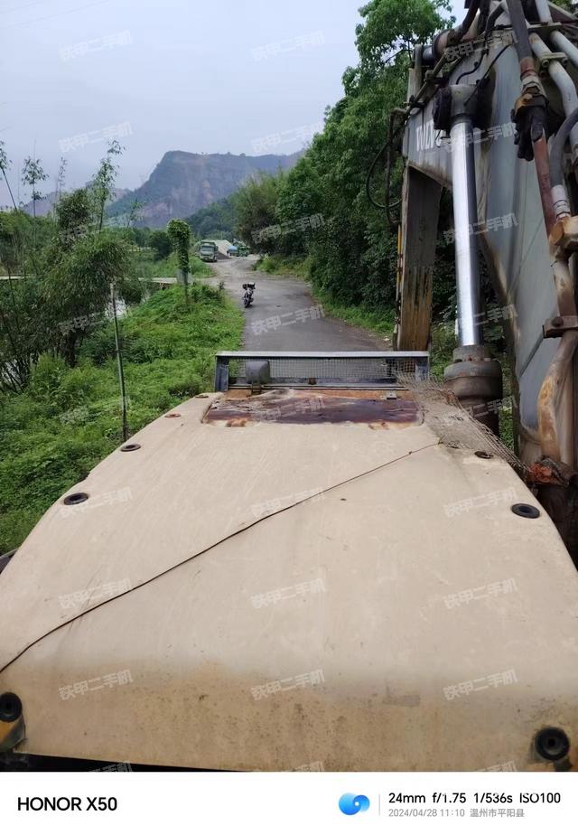 驾驶室顶部（整机外观）