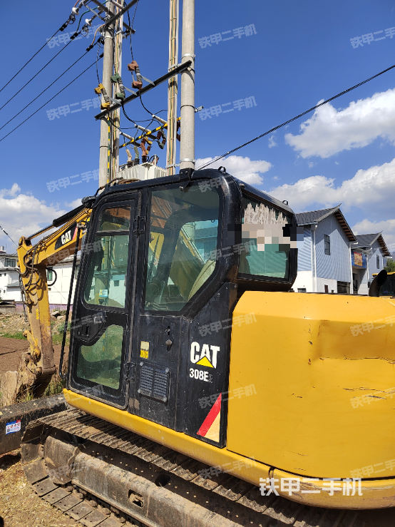 驾驶室顶部（整机外观）