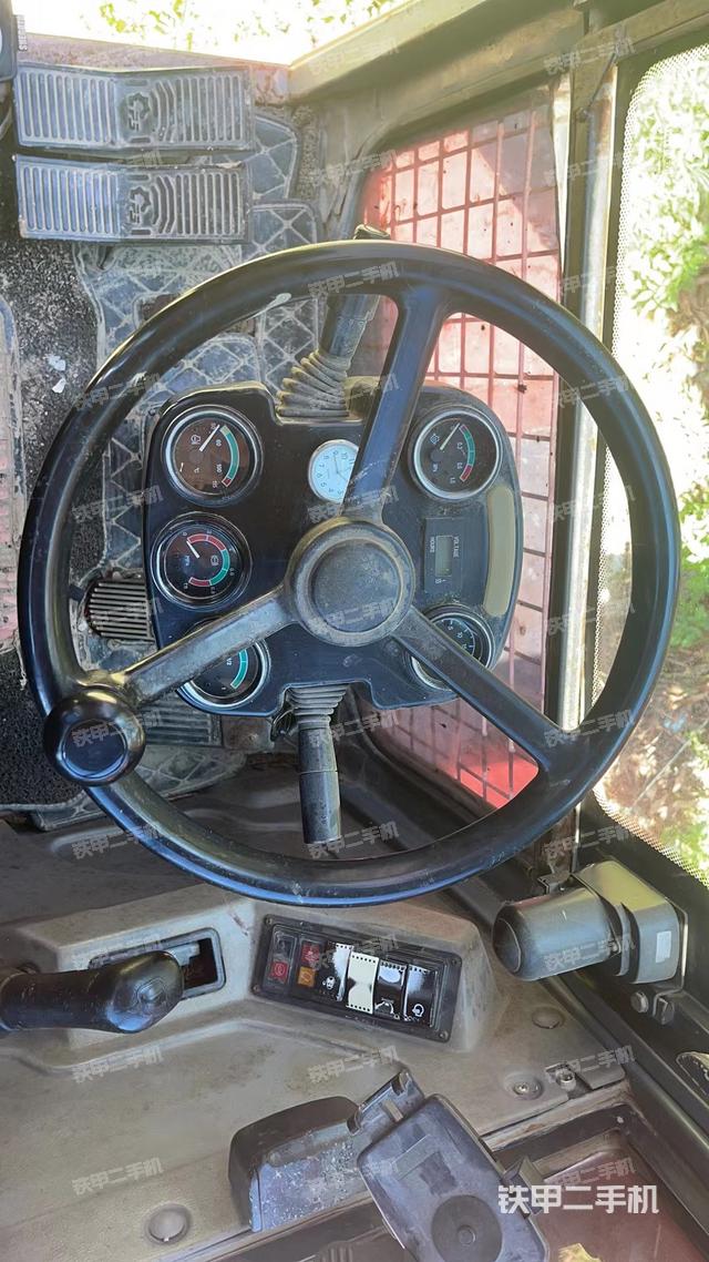 驾驶室整体（整机外观）