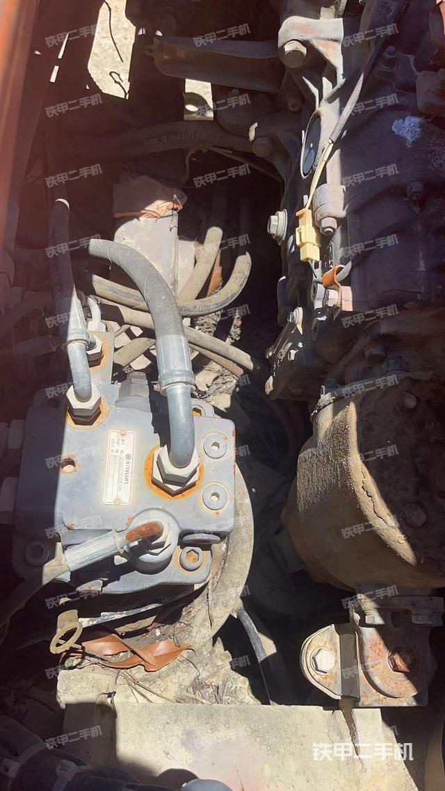 回转马达和主控阀（整机外观）