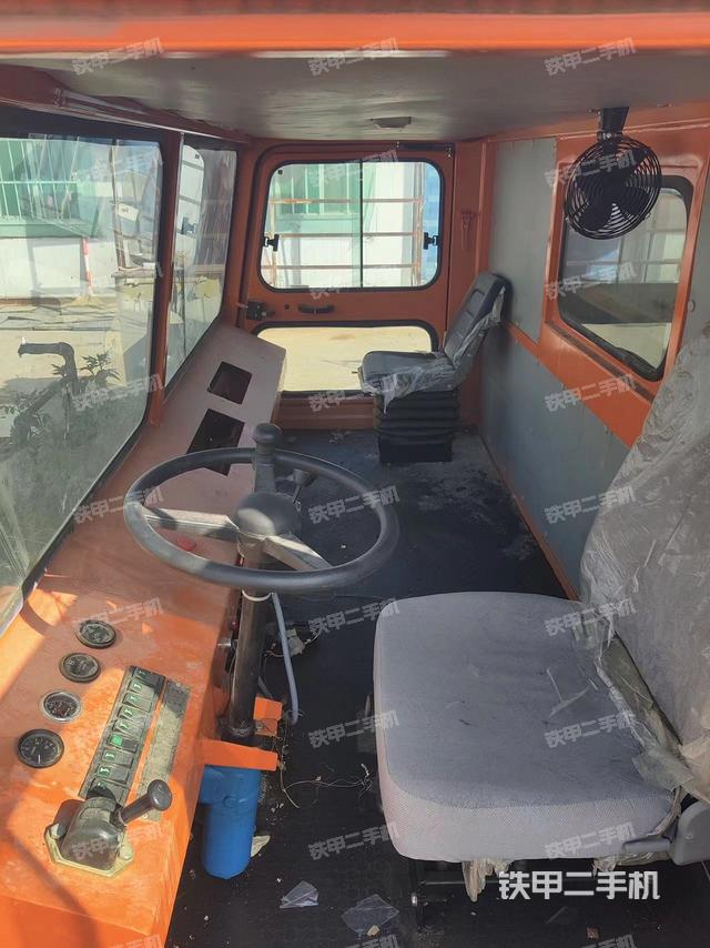 整机左侧（设备外观及核心部件）