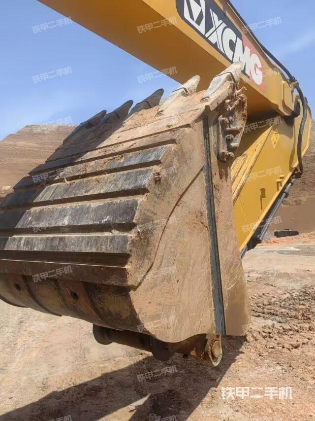 回转马达和主控阀（整机外观）