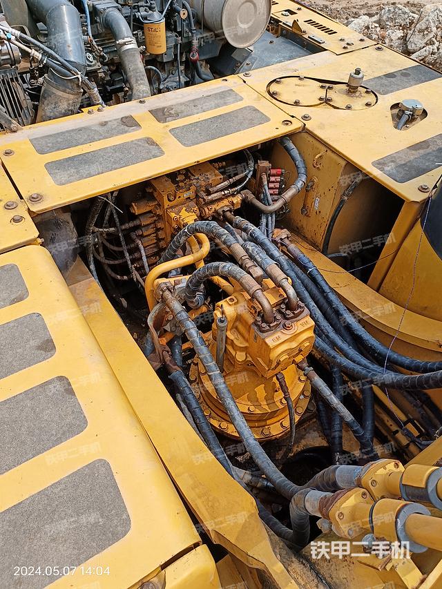 回转马达和主控阀（整机外观）