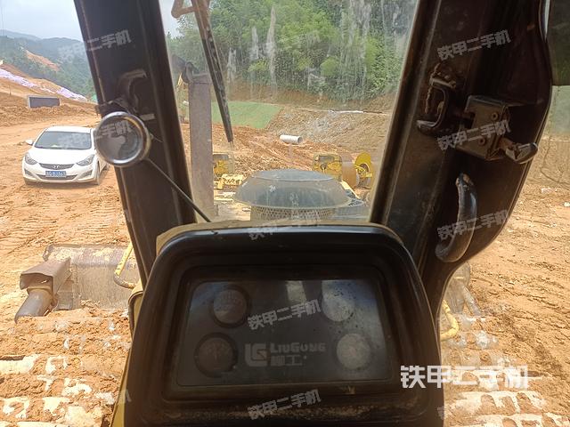 驾驶室操作台（设备外观及核心部件）