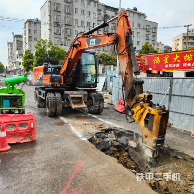 驾驶室顶部（整机外观）