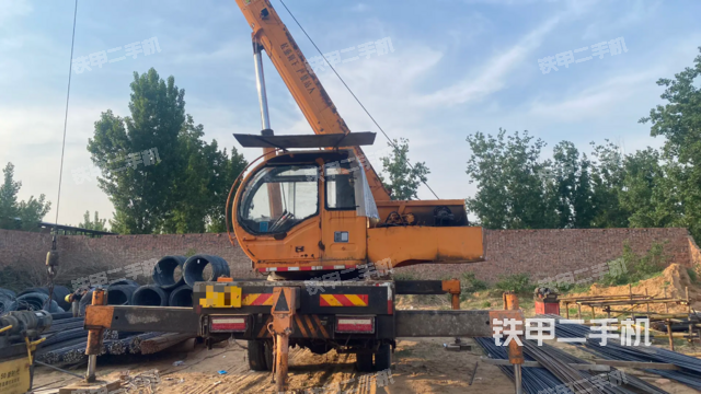 整机右侧（设备外观及核心部件）