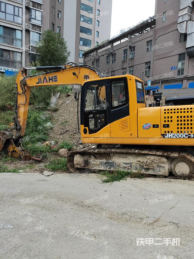 回转马达和主控阀（整机外观）