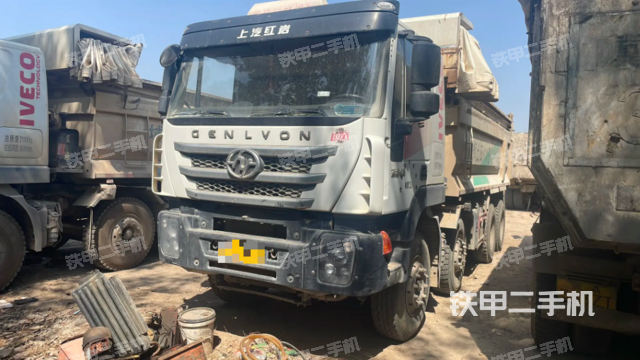 红岩8X4工程自卸车