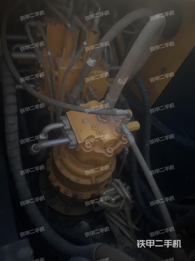 回转马达和主控阀（整机外观）