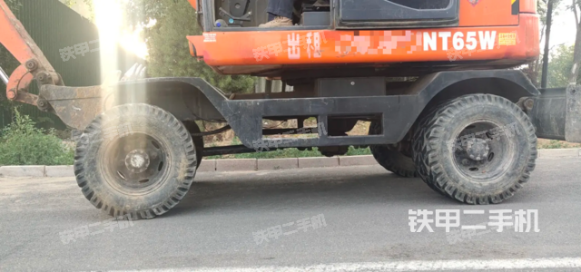 单侧履带整体（整机外观）