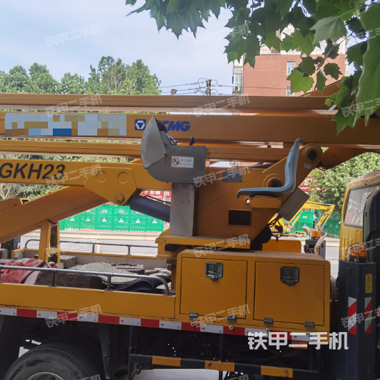 整机左侧（设备外观及核心部件）