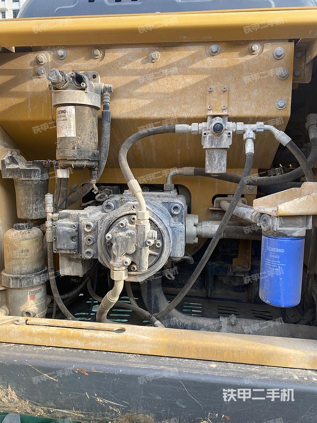 液压泵舱室正面整体（整机外观）