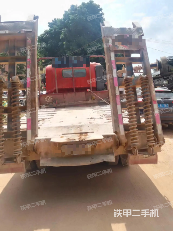 整机右侧（设备外观及核心部件）