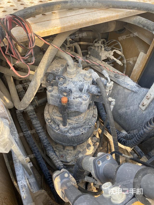 回转马达和主控阀（整机外观）