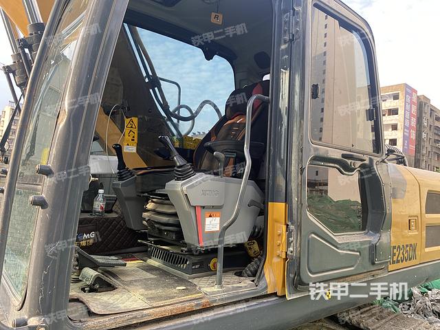 驾驶室整体（整机外观）