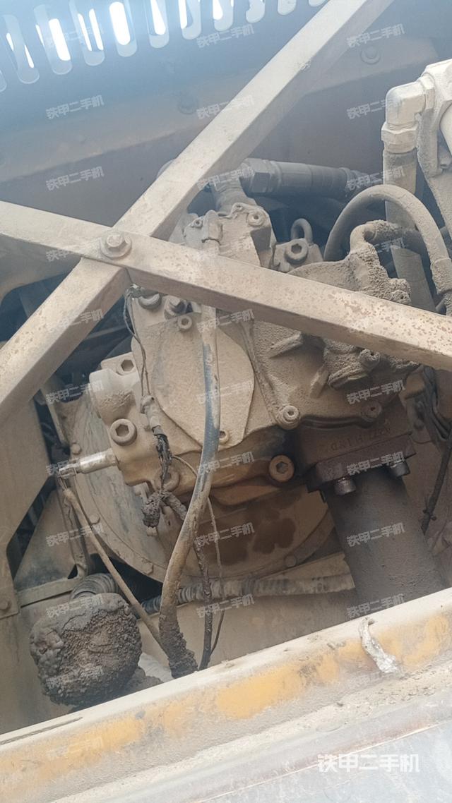 回转马达和主控阀（整机外观）