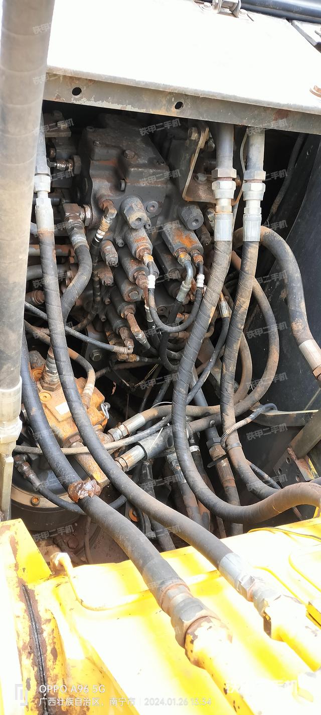 回转马达和主控阀（整机外观）