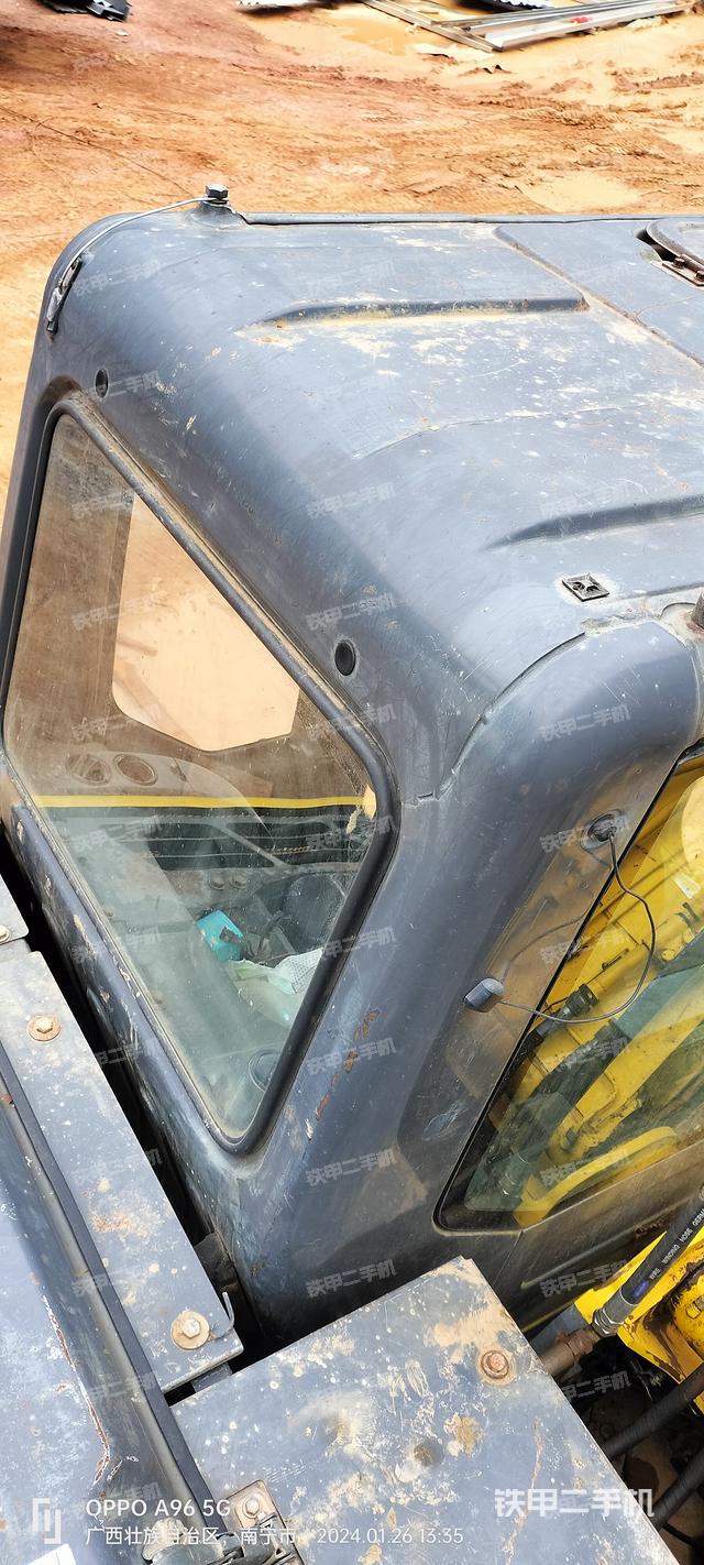 驾驶室顶部（整机外观）