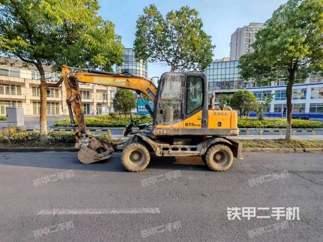 新源XY75W-8T挖掘机