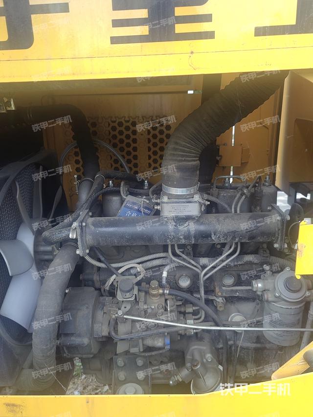 发动机左侧（整机外观及大件）