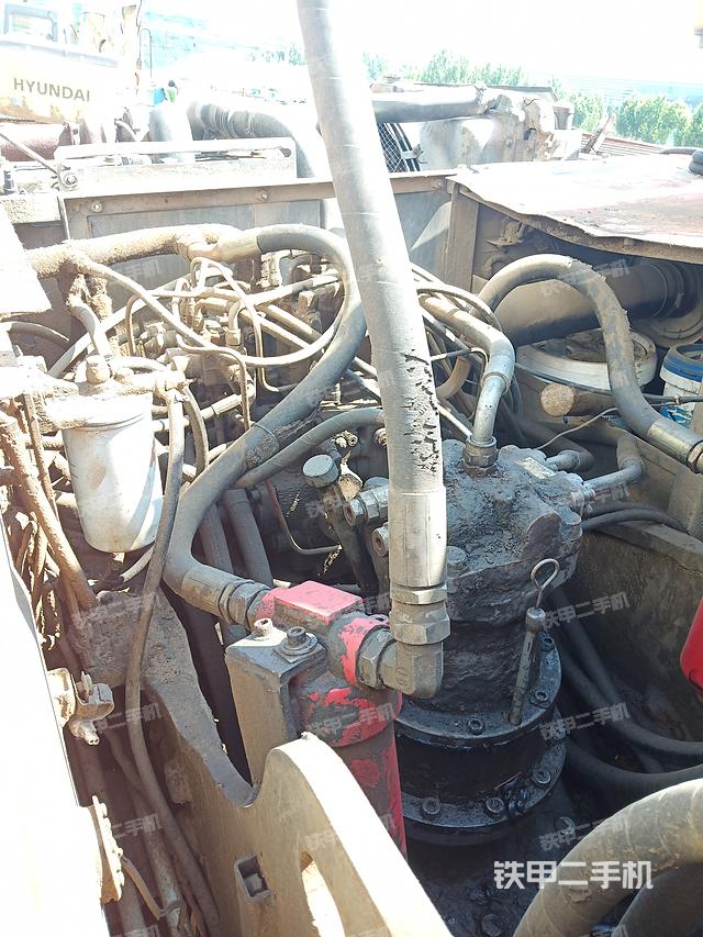 驾驶室顶部（整机外观）