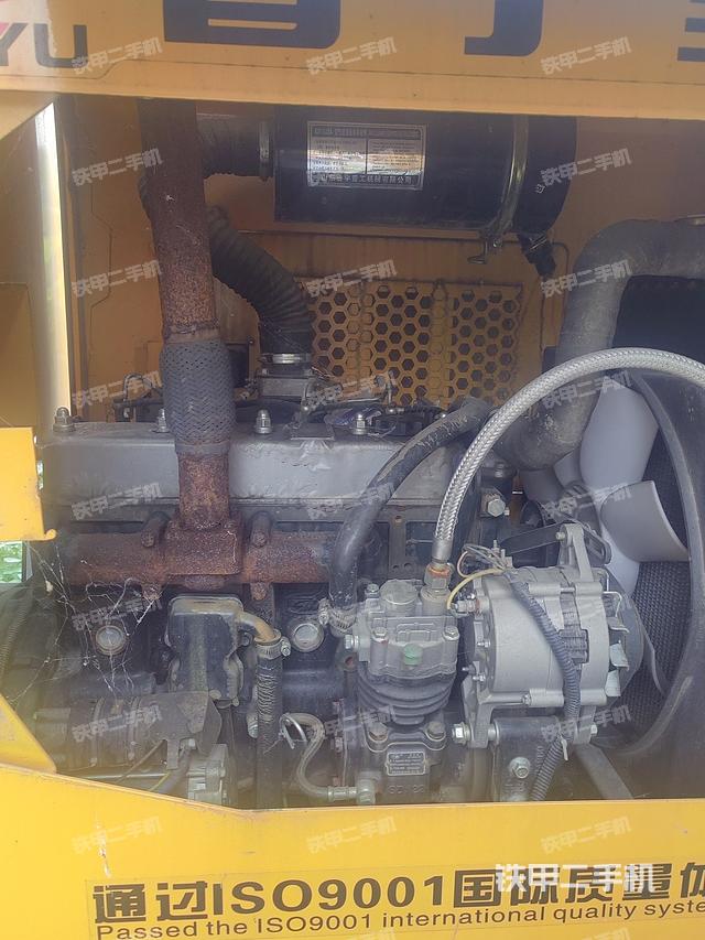 发动机右侧（整机外观及大件）