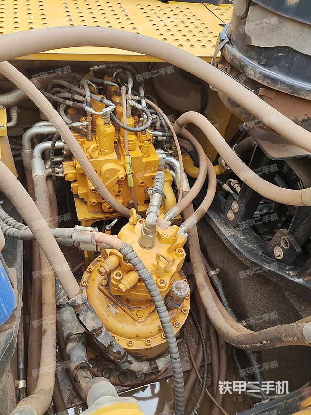 回转马达和主控阀（整机外观）