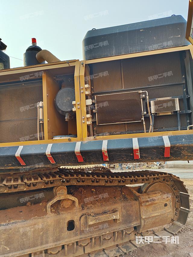 驾驶室顶部（整机外观）