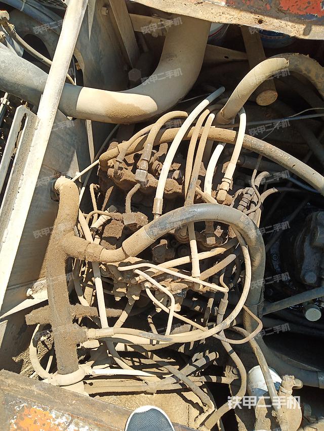 回转马达和主控阀（整机外观）