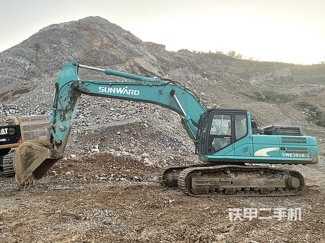 回转马达和主控阀（整机外观）