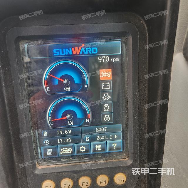 驾驶室整体（整机外观）