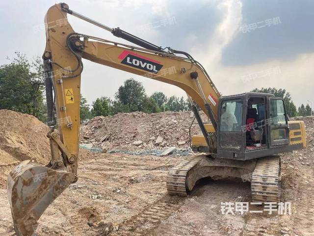 雷沃重工FR220挖掘機(jī)