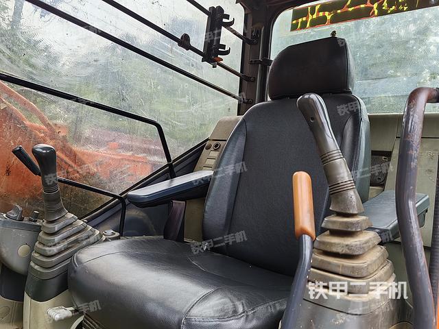 驾驶室整体（整机外观）