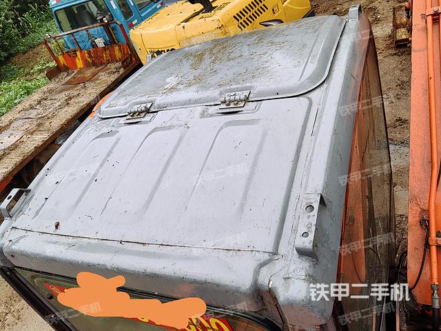 驾驶室顶部（整机外观）