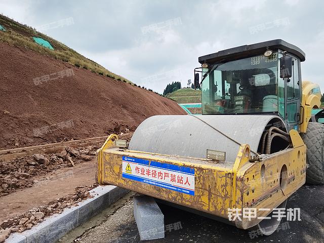 整机左侧（设备外观及核心部件）