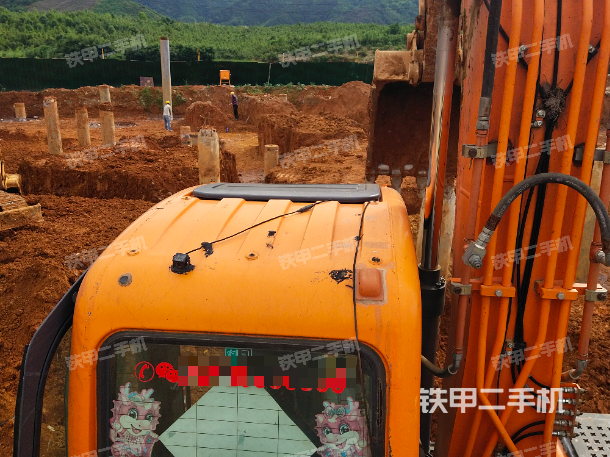 驾驶室顶部（整机外观）