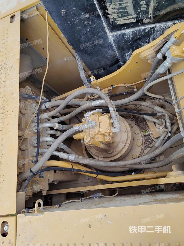 回转马达和主控阀（整机外观）