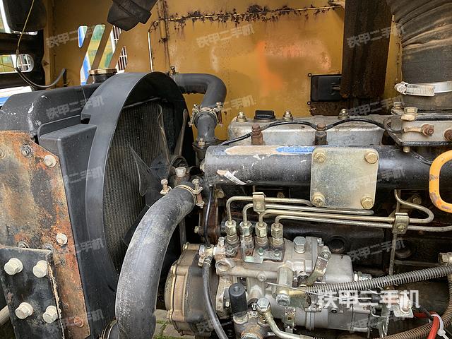 发动机右侧（整机外观及大件）