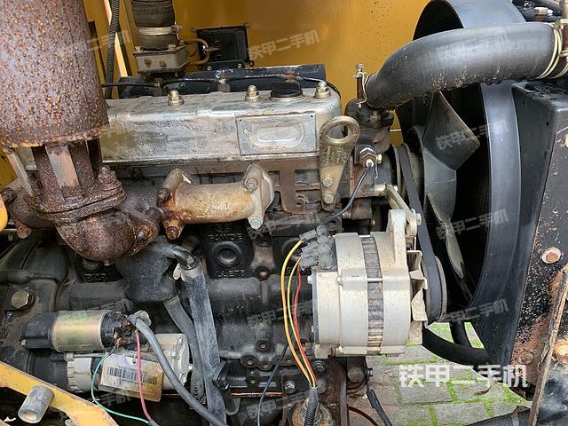 发动机左侧（整机外观及大件）