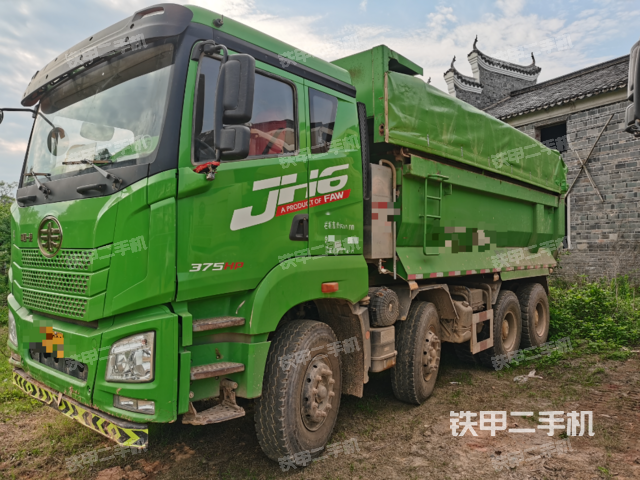 一汽解放8X4工程自卸車
