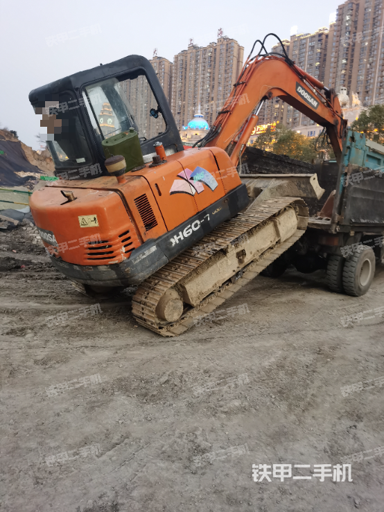 驾驶室顶部（整机外观）