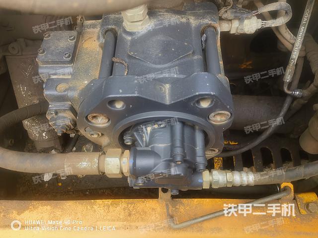 液压泵舱室正面整体（整机外观）