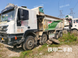 黔江红岩8X4工程自卸车实拍图片