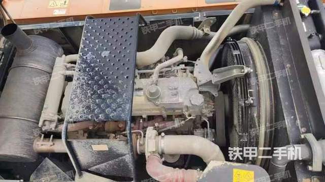 回转马达和主控阀（整机外观）