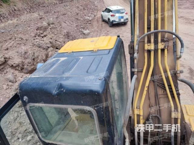 驾驶室顶部（整机外观）