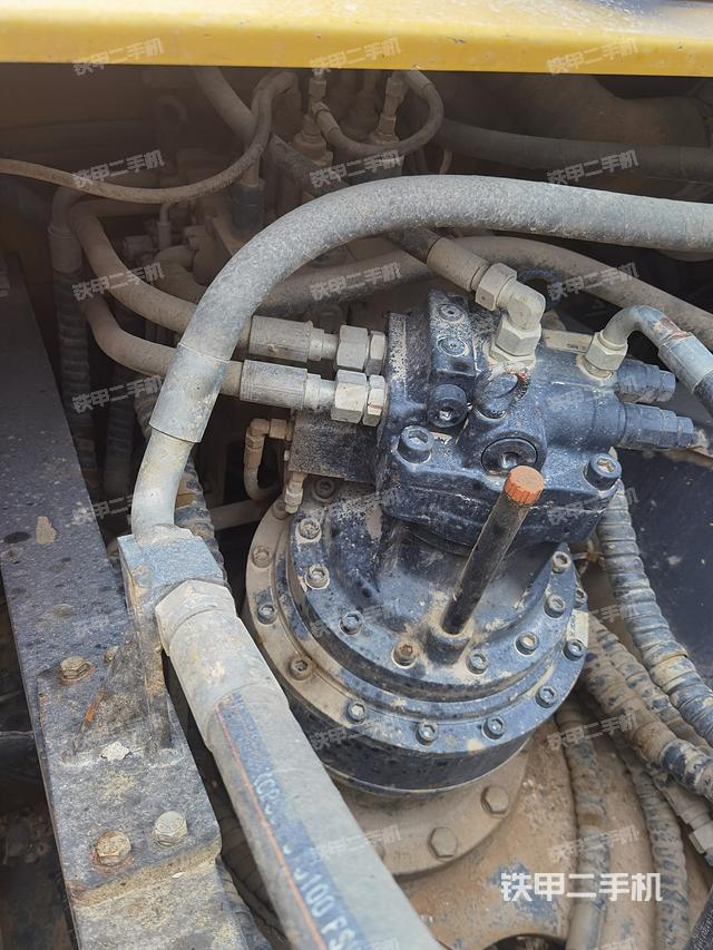 回转马达和主控阀（整机外观）